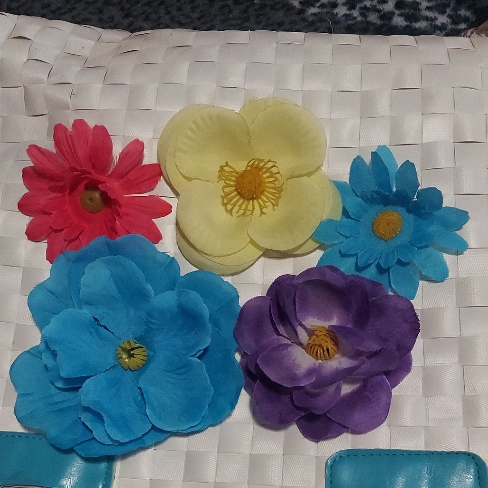 5 For $10 M&M Floral White Woven Tote Bag - Picture 12 of 13